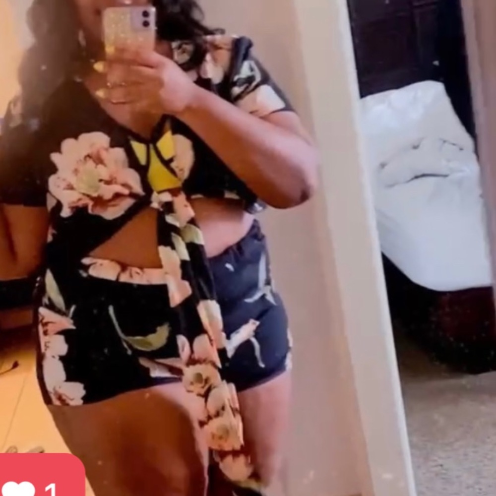 Two piece flower set